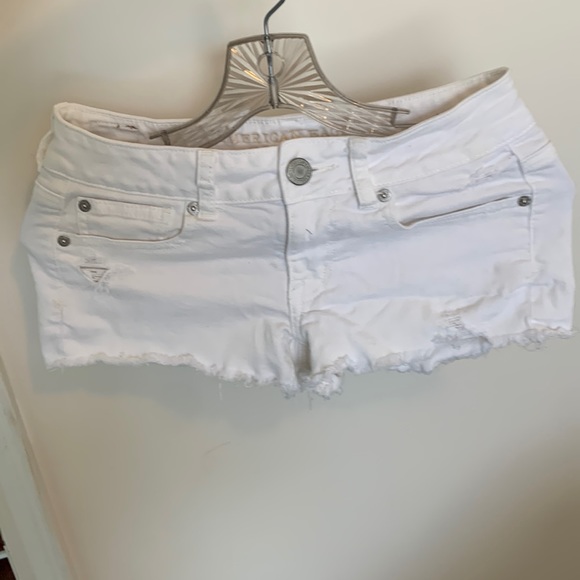 LIKE NEW American Eagle Shorts - Picture 1 of 3